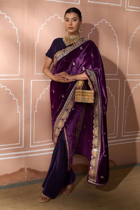 Tasuvure Indes Pleated Saree Gown With Attached Pallu 