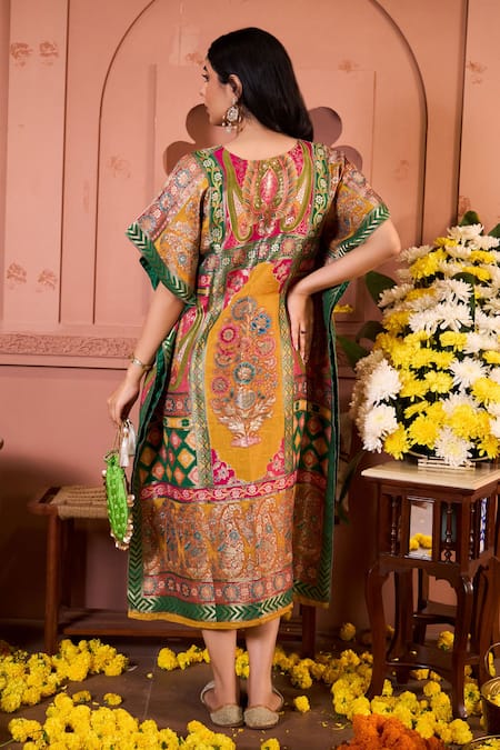 Tasuvure Indes Floral Banarsi Embroidered Kaftan 