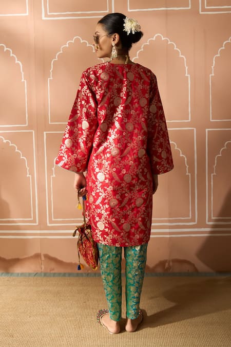 Tasuvure Indes Floral Veil Tunic & Dhoti Pant Set 