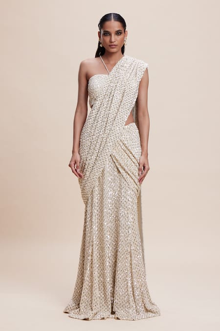 Kangana Trehan_Cream Georgette Sequins Sweetheart Neck Embellished Pre-draped Saree Set _Online_at_Aza_Fashions