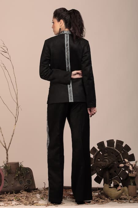 Beejoliyo Geometric Embroidered Blazer & Pant Set 