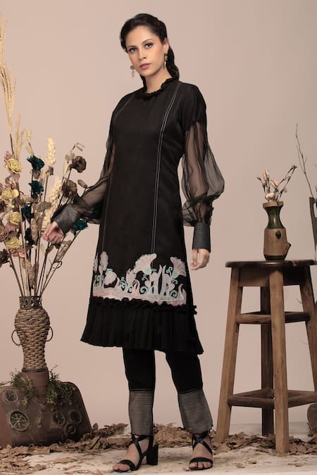 Buy_Beejoliyo_Black Suede Embroidery Round Neck Kurta Set _Online_at_Aza_Fashions
