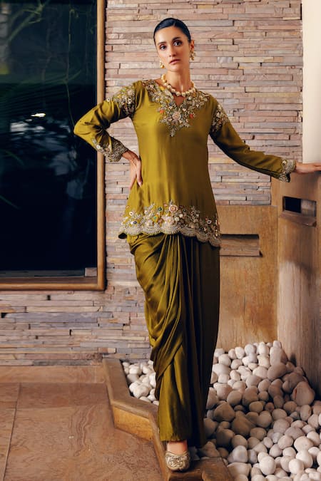 Khushboo Bagri Floral Zardosi Embroidered Kurta Set 