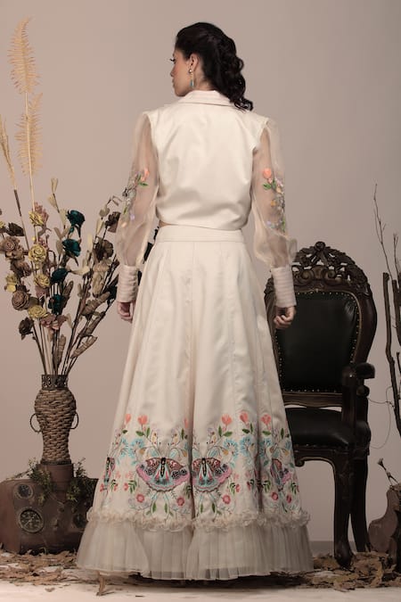 Beejoliyo Beige Embroidered Lehenga Set With Jacket 