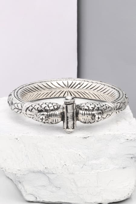 Sangeeta Boochra Noemi Bird Motif Carved Bracelet 