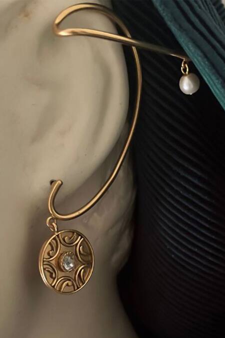Suhani Pittie Gold Plated Crystals, Pearls And Earcuffs Set Online at Aza Fashions Suhani Pittie_Gold Plated Crystals, Pearls And Earcuffs Set _Online_at_Aza_Fashions