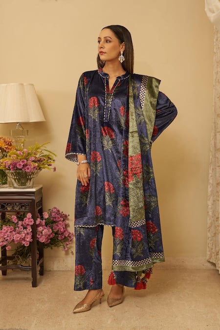 Shop Rainas Blue Velvet Tassels Split V-neck Floral Kurta Set With Dupatta at Aza Fashions Shop_Rainas_Blue Velvet Tassels Split V-neck Floral Kurta Set With Dupatta _at_Aza_Fashions