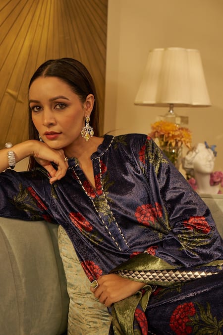 Rainas_Blue Velvet Tassels Split V-neck Floral Kurta Set With Dupatta _Online_at_Aza_Fashions