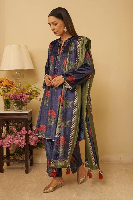 Shop Rainas Blue Velvet Tassels Split V-neck Floral Kurta Set With Dupatta Online at Aza Fashions Shop_Rainas_Blue Velvet Tassels Split V-neck Floral Kurta Set With Dupatta _Online_at_Aza_Fashions