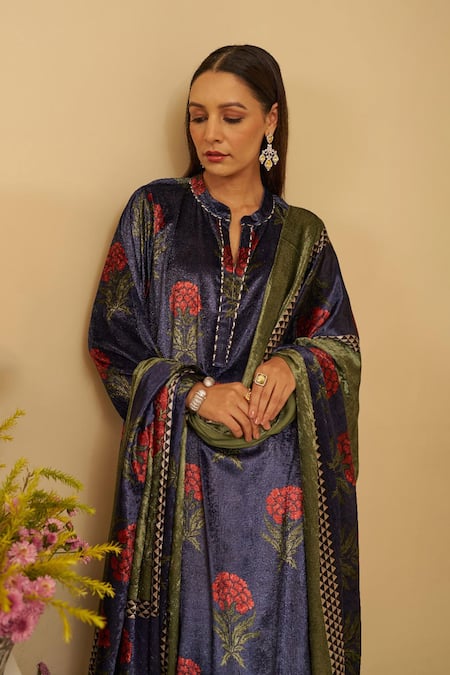 Rainas Blue Velvet Tassels Split V-neck Floral Kurta Set With Dupatta at Aza Fashions Rainas_Blue Velvet Tassels Split V-neck Floral Kurta Set With Dupatta _at_Aza_Fashions
