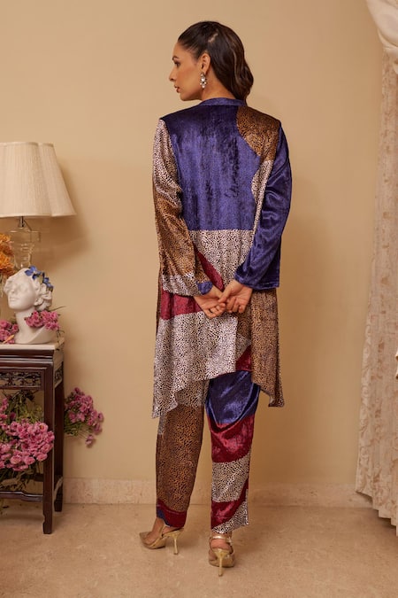 Shop Rainas Multi Color Velvet, Georgette Artisanal Strokes Print Kurta Set With Scarf at Aza Fashions Shop_Rainas_Multi Color Velvet, Georgette Artisanal Strokes Print Kurta Set With Scarf _at_Aza_Fashions