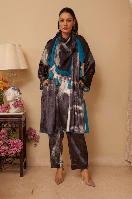 Rainas Twilight Brushstroke Print Kurta Set With Scarf 