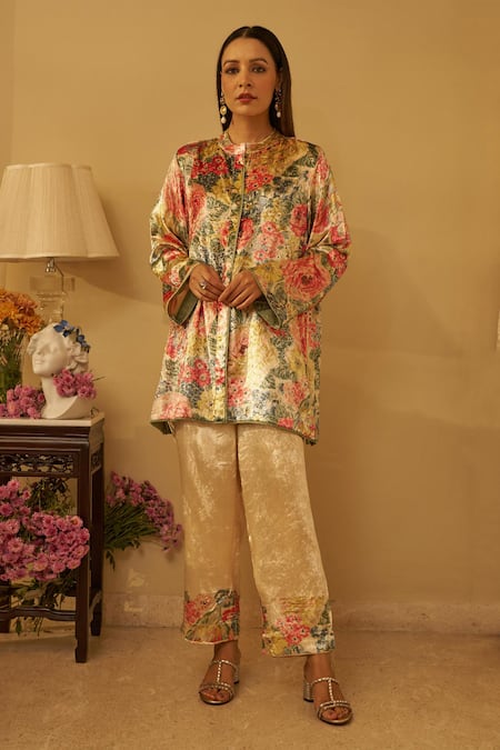 Buy_Rainas_Off White Velvet Mandarin Collar Floral Mist Print Kurta Set _Online_at_Aza_Fashions