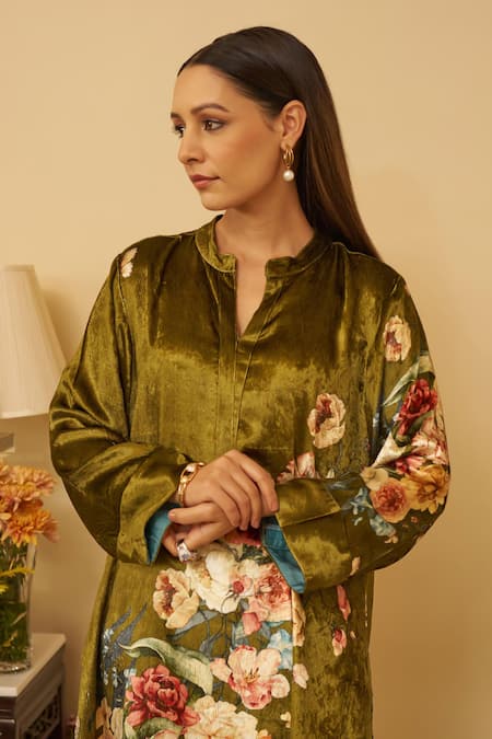 Rainas Green Velvet, Georgette Tassels Mandarin Collar Vivid Vineyards Print Kurta Set at Aza Fashions Rainas_Green Velvet, Georgette Tassels Mandarin Collar Vivid Vineyards Print Kurta Set _at_Aza_Fashions