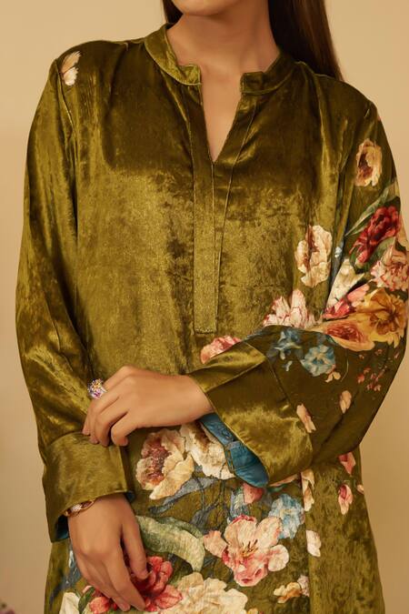 Buy Rainas Green Velvet, Georgette Tassels Mandarin Collar Vivid Vineyards Print Kurta Set Buy_Rainas_Green Velvet, Georgette Tassels Mandarin Collar Vivid Vineyards Print Kurta Set