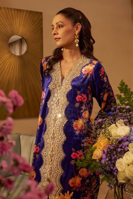 Buy_Rainas_Blue Velvet Lace V-neck Botanical Embellished Kurta Set 
