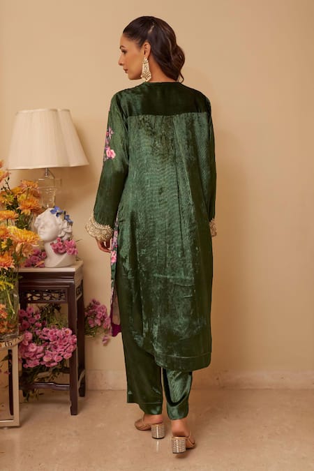 Shop Rainas Green Velvet Embroidery, Lace V-neck Floral Embellished Kurta Set at Aza Fashions Shop_Rainas_Green Velvet Embroidery, Lace V-neck Floral Embellished Kurta Set _at_Aza_Fashions