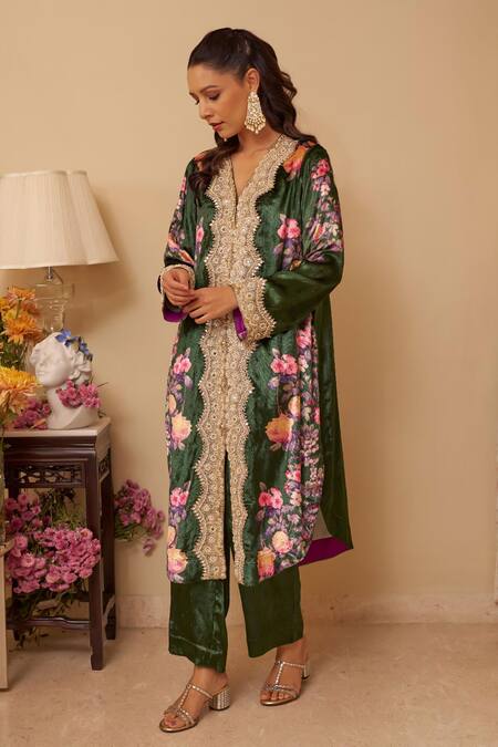 Rainas Green Velvet Embroidery, Lace V-neck Floral Embellished Kurta Set Online at Aza Fashions Rainas_Green Velvet Embroidery, Lace V-neck Floral Embellished Kurta Set _Online_at_Aza_Fashions