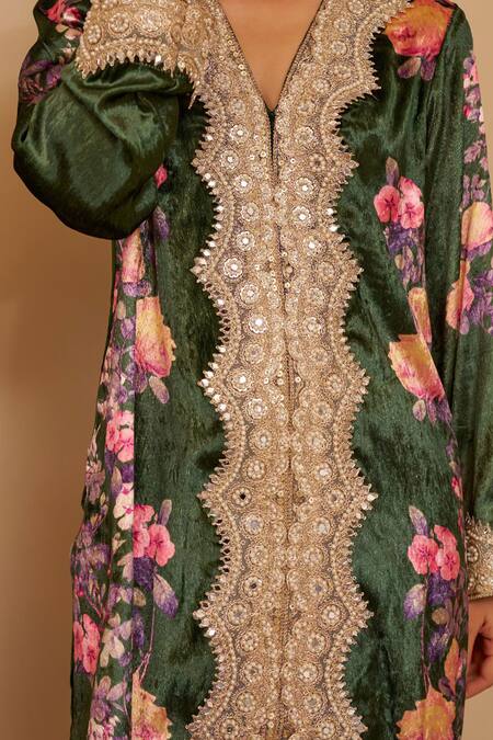 Shop Rainas Green Velvet Embroidery, Lace V-neck Floral Embellished Kurta Set Online at Aza Fashions Shop_Rainas_Green Velvet Embroidery, Lace V-neck Floral Embellished Kurta Set _Online_at_Aza_Fashions