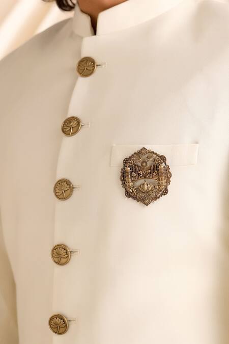 Buy Cosa Nostraa Gold Heritage Lotus City Carved Brooch Buy_Cosa Nostraa_Gold Heritage Lotus City Carved Brooch