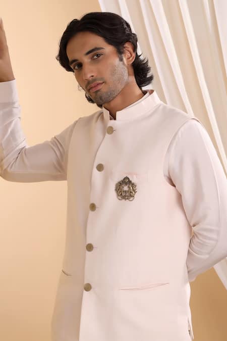 Shop_Cosa Nostraa_Gold Antique Feline Motif Brooch _at_Aza_Fashions