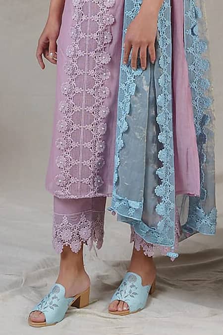 Naaz By Noor_Blue Chanderi Lace Round Neck Rose Pink Floral Pattern Kurta Set _Online_at_Aza_Fashions