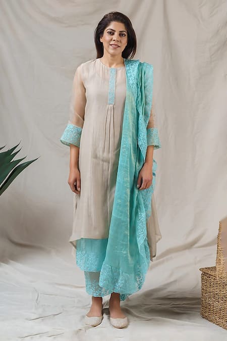 NAAZ BY NOOR Flora Thread Embroidered Layered Kurta Pant Set 