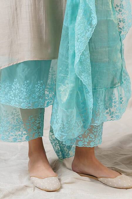 Naaz By Noor_Gray Organza Embroidery Round Neck Flora Kurta Set With Dupatta _Online_at_Aza_Fashions