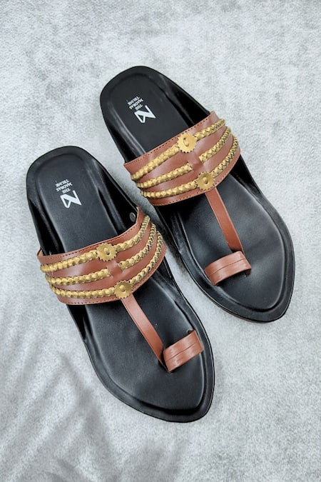 The Madras Trunk Tarang Contrast Strap Kolhapuri Flats 