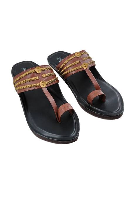The Madras Trunk_Black Woven Contrast Strap Kolhapuri Flats _Online_at_Aza_Fashions