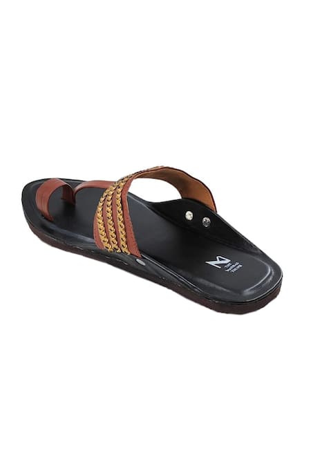 Buy_The Madras Trunk_Black Woven Contrast Strap Kolhapuri Flats 
