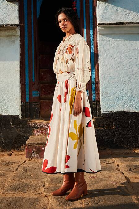 Kharakapas White Cotton, Canvas Blossom Print Long Skirt Online at Aza Fashions Kharakapas_White Cotton, Canvas Blossom Print Long Skirt _Online_at_Aza_Fashions