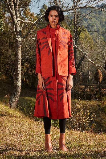 Kharakapas_Red Cotton High , Shawl Autumn Blaze Print Reversible Jacket And Dress _Online_at_Aza_Fashions