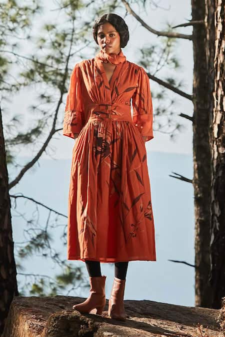 Kharakapas Floral Print Midi Dress with Buckle Detail 