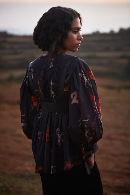 Buy Kharakapas Gray Cotton Split V-neck Charcoal Grey Abstract Floral Pintucked Top Online at Aza Fashions Buy_Kharakapas_Gray Cotton Split V-neck Charcoal Grey Abstract Floral Pintucked Top _Online_at_Aza_Fashions