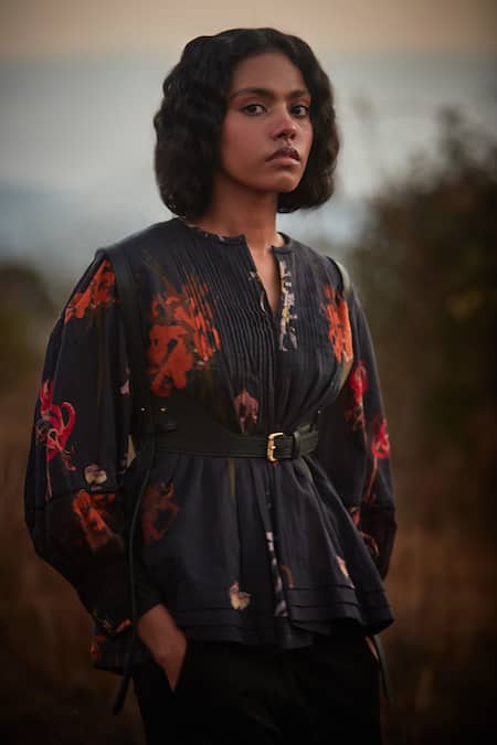 Shop Kharakapas Gray Cotton Split V-neck Charcoal Grey Abstract Floral Pintucked Top Online at Aza Fashions Shop_Kharakapas_Gray Cotton Split V-neck Charcoal Grey Abstract Floral Pintucked Top _Online_at_Aza_Fashions