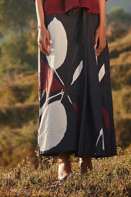 Kharakapas Multi Color Oxford Abstract Petal Print Pant Online at Aza Fashions Kharakapas_Multi Color Oxford Abstract Petal Print Pant _Online_at_Aza_Fashions