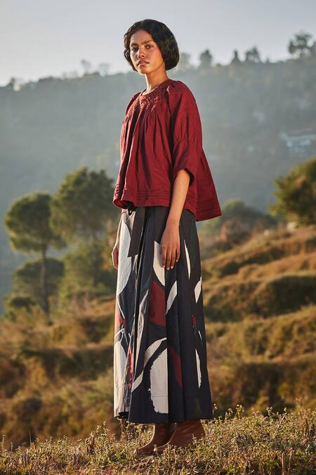 Buy Kharakapas Multi Color Oxford Abstract Petal Print Pant Online at Aza Fashions Buy_Kharakapas_Multi Color Oxford Abstract Petal Print Pant _Online_at_Aza_Fashions