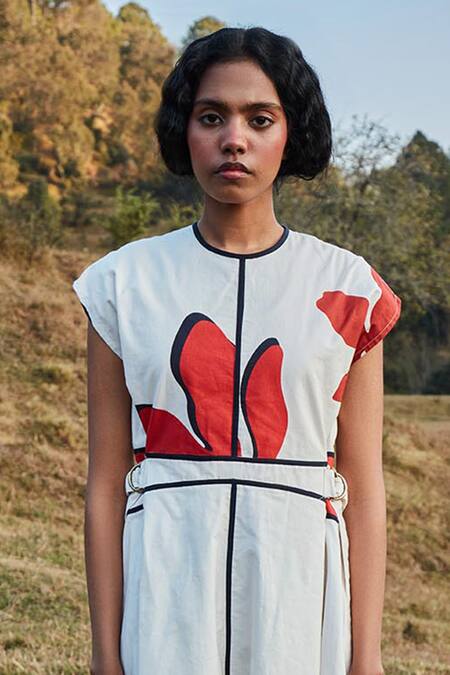 Kharakapas Off White Canvas Round Neck Floral Print A-line Maxi Dress Online at Aza Fashions Kharakapas_Off White Canvas Round Neck Floral Print A-line Maxi Dress _Online_at_Aza_Fashions