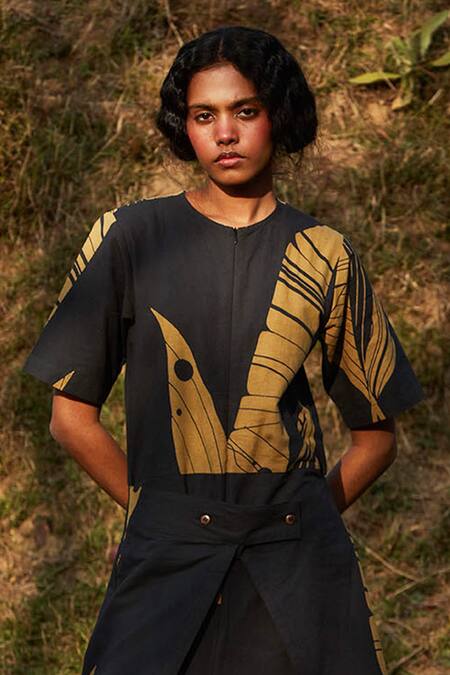 Kharakapas_Gray Oxford Round Neck Charcoal Grey Leaf Print Jumpsuit _Online_at_Aza_Fashions