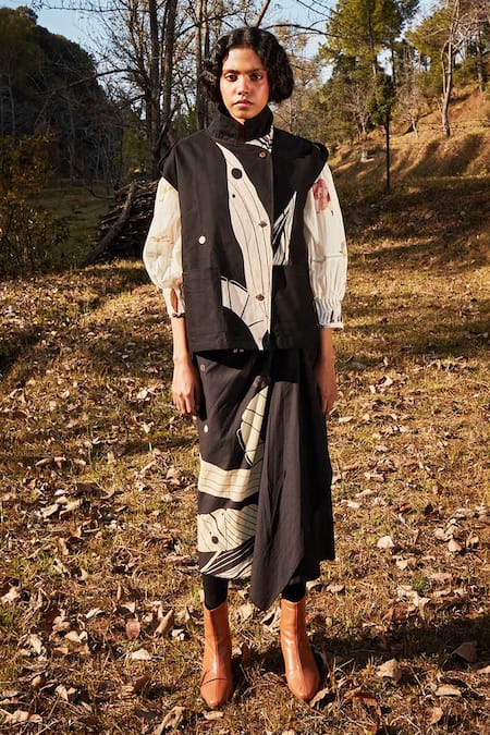 Kharakapas_Black Oxford High Neck Leaf Print Jacket _Online_at_Aza_Fashions