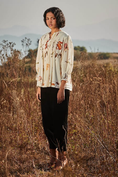 Buy_Kharakapas_Off White , Satin Embroidery Split V-neck Floral Print Notched Top _Online_at_Aza_Fashions