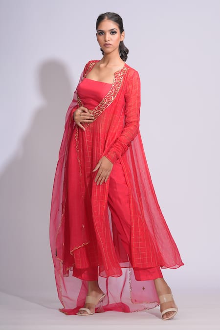 Shruti S Red Silk, Organza Sequins, Embroidery, Zari Square , Keyhole Kurta Set Online at Aza Fashions Shruti S_Red Silk, Organza Sequins, Embroidery, Zari Square , Keyhole Kurta Set _Online_at_Aza_Fashions