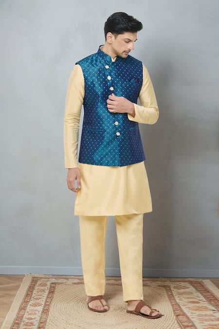 Arihant Rai Sinha Diamond Woven Bundi & Kurta Set 