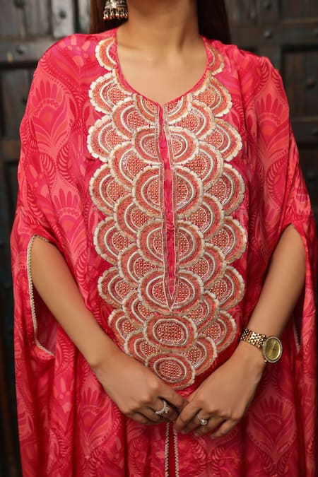 Samyukta Singhania_Pink Cotton, Silk Embroidery Round Neck Wildbloom Print Kaftan Set _Online_at_Aza_Fashions