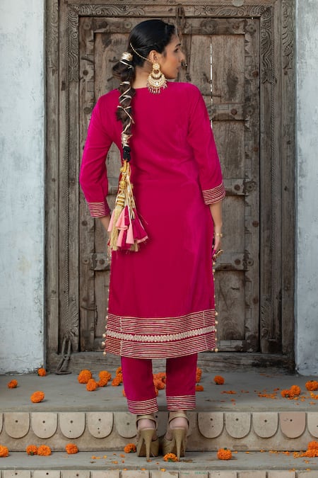 Monk & Mei By Sonia Anand Fuchsia Organza, Velvet Gota Patti, Tassels Keyhole Embroidered Kurta Pant Set Online at Aza Fashions Monk & Mei By Sonia Anand_Fuchsia Organza, Velvet Gota Patti, Tassels Keyhole Embroidered Kurta Pant Set _Online_at_Aza_Fashions