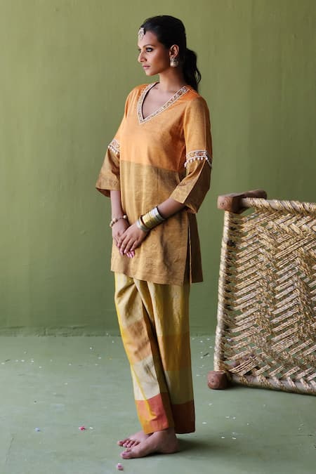 Pooja Singhal Colorblocked & Marodi Embroidered Kurta With Pant 