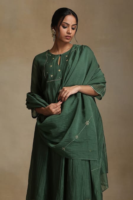 Buy_Weaver Story_Green Chanderi, Cotton Satin Sequins, Embroidery Round Neck Kurta Set _Online_at_Aza_Fashions