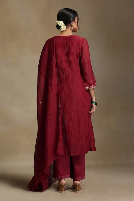 Shop Weaver Story Red Chanderi, Cotton Satin Sequins, Embroidery V-neck Floral Kurta Set at Aza Fashions Shop_Weaver Story_Red Chanderi, Cotton Satin Sequins, Embroidery V-neck Floral Kurta Set _at_Aza_Fashions