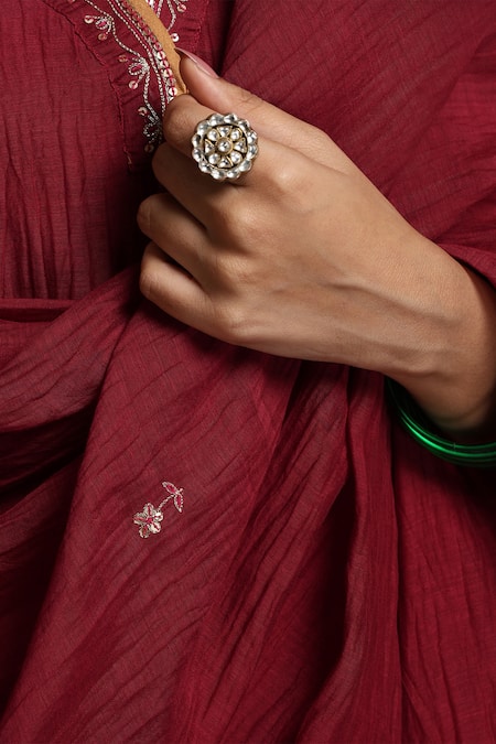 Weaver Story Red Chanderi, Cotton Satin Sequins, Embroidery V-neck Floral Kurta Set at Aza Fashions Weaver Story_Red Chanderi, Cotton Satin Sequins, Embroidery V-neck Floral Kurta Set _at_Aza_Fashions